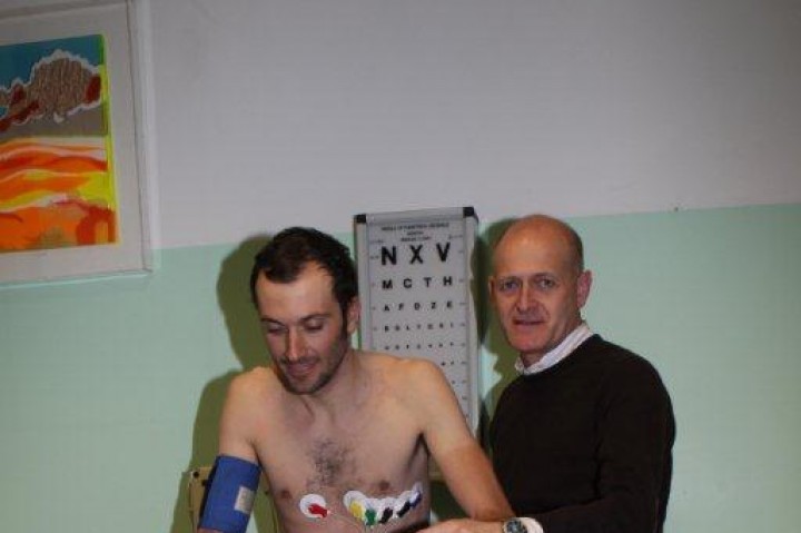 Il Dott. Roberto Corsetti e Ivan Basso durante le Visite Mediche